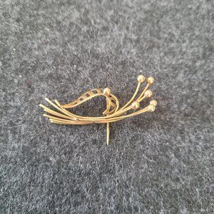 Vintage Mid Century Modern style hat, lapel, pin brooch gold tone